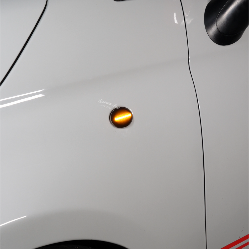 LED dynamic side indicators for Fiat 500 and Abarth, Smoked and Clear versions • Indicateurs latéraux LED dynamiques pour Fiat 500 et Abarth, versions Fumé et Transparent