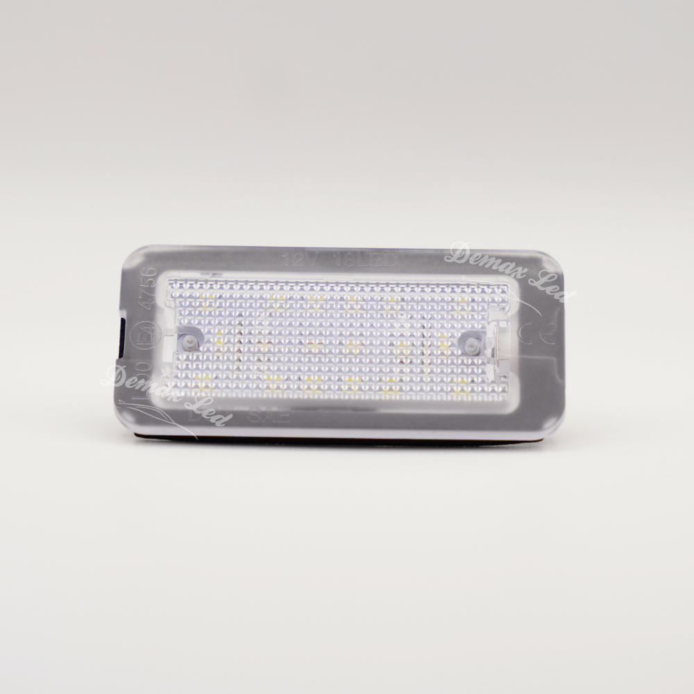 LED license plate lights for Fiat 500 and Abarth, high brightness and plug-and-play installation • Feux de plaque LED pour Fiat 500 et Abarth, haute luminosité et installation plug-and-play