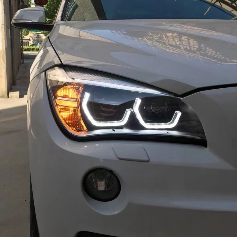 BMW X1 E84 LED headlights turn signal active on car

Phares LED BMW X1 E84 clignotant actif sur véhicule