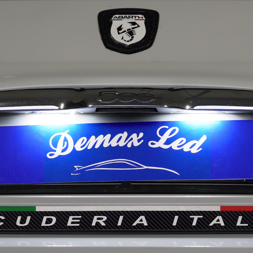 LED license plate lights for Fiat 500 and Abarth, high brightness and plug-and-play installation • Feux de plaque LED pour Fiat 500 et Abarth, haute luminosité et installation plug-and-play